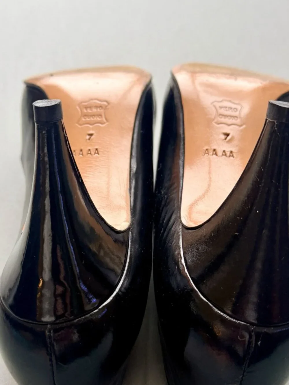Vintage Bruno Magli Black Leather Striped Button Pointed Toe Pumps Size 7 AAAA